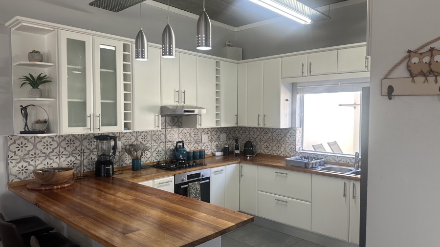 To Let 3 Bedroom Property for Rent in Big Bay Western Cape
